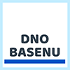 Czyści dno basenu
